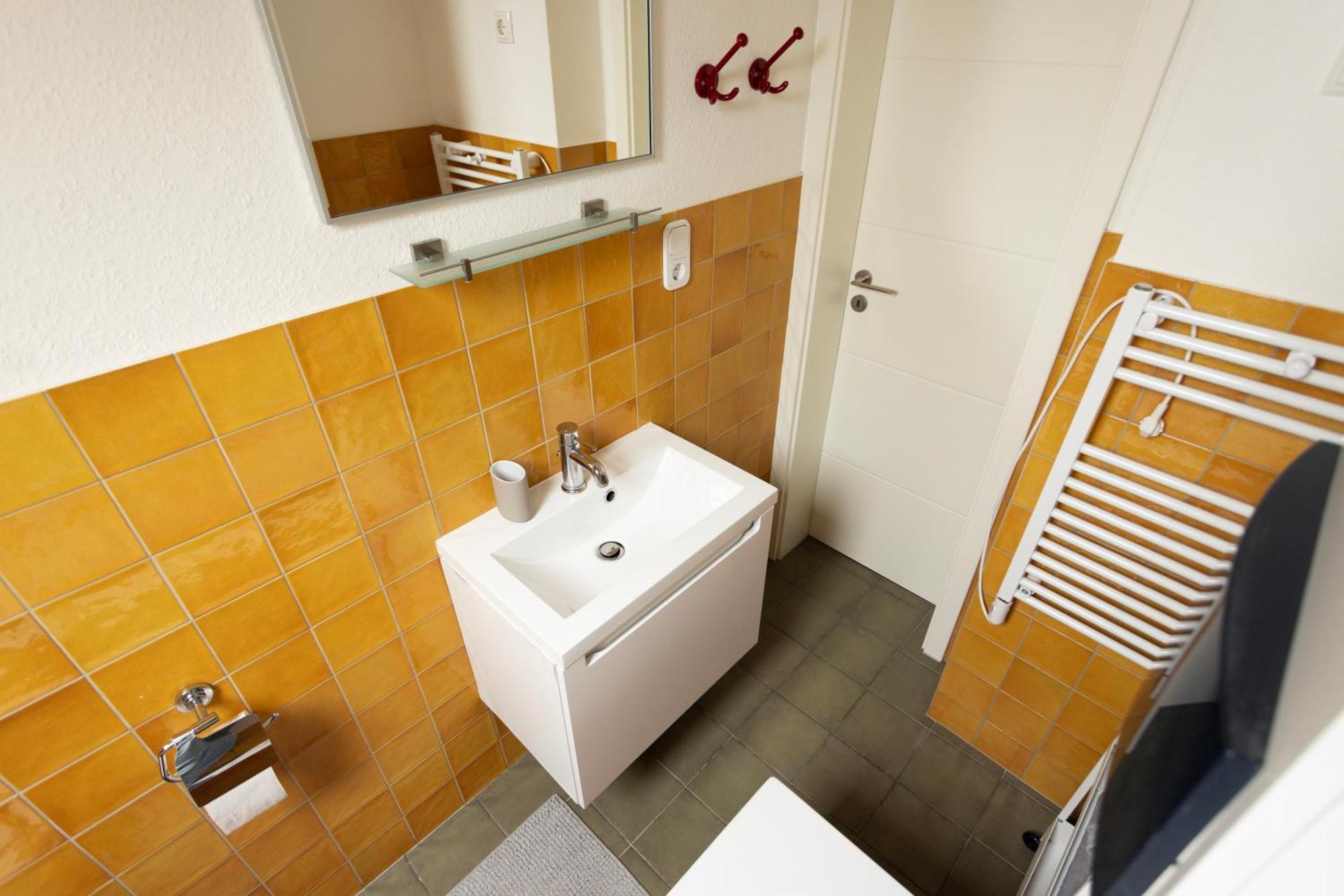 Big Flat With Fresh Renovation, Free Parking, Sonyps, Netflix Apartamento Duisburgo Exterior foto