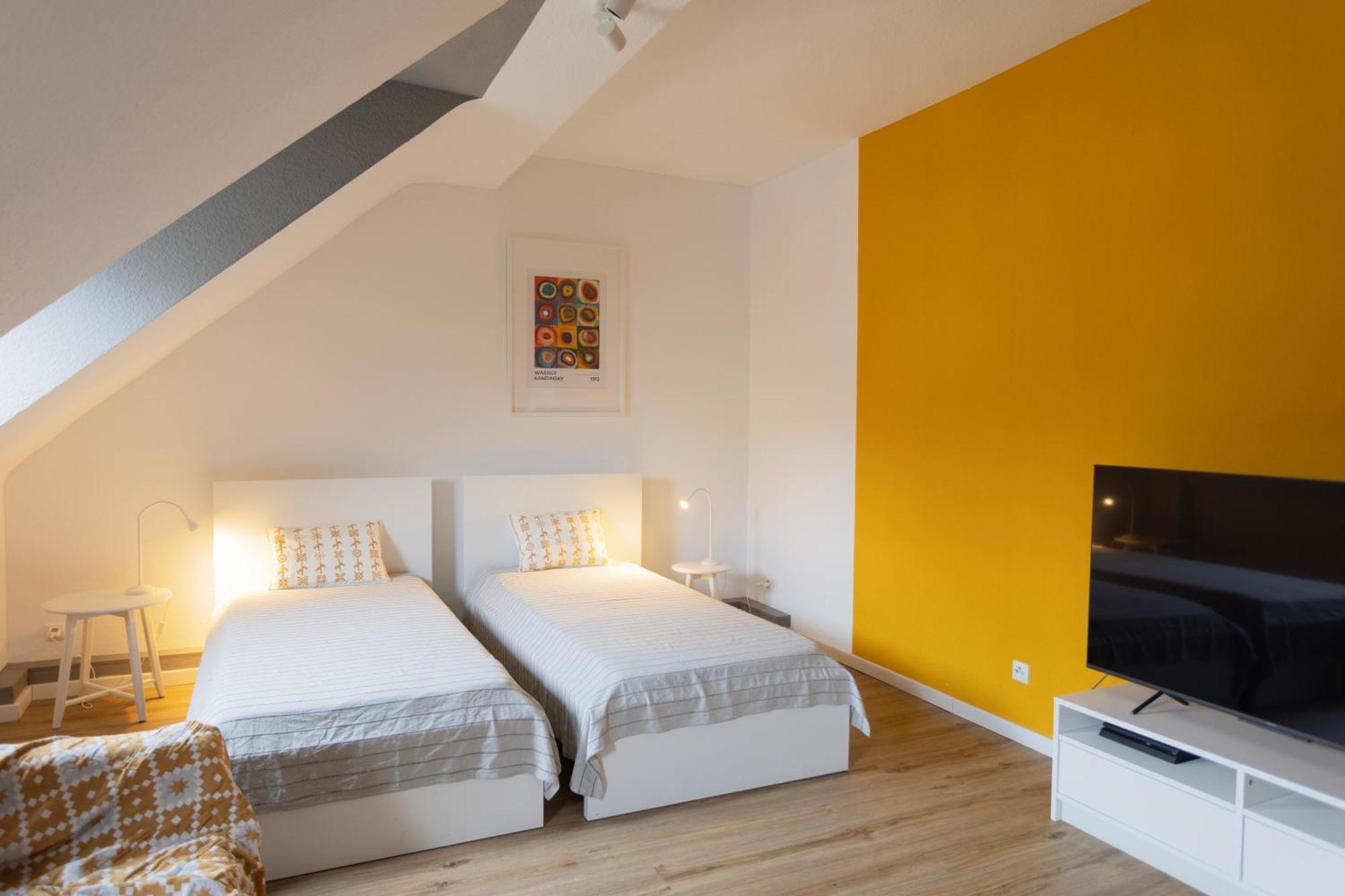 Big Flat With Fresh Renovation, Free Parking, Sonyps, Netflix Apartamento Duisburgo Exterior foto